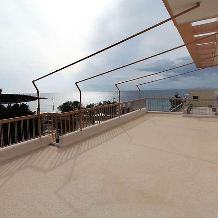 Seaside Renovated Top Floor Apartment Saronida エクステリア 写真