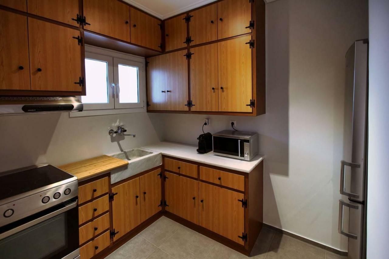 Seaside Renovated Top Floor Apartment Saronida エクステリア 写真