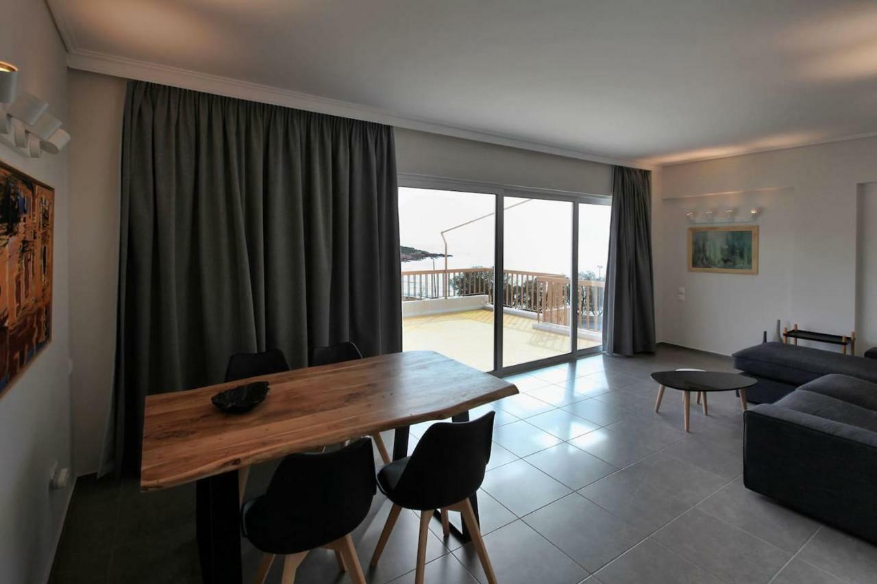 Seaside Renovated Top Floor Apartment Saronida エクステリア 写真