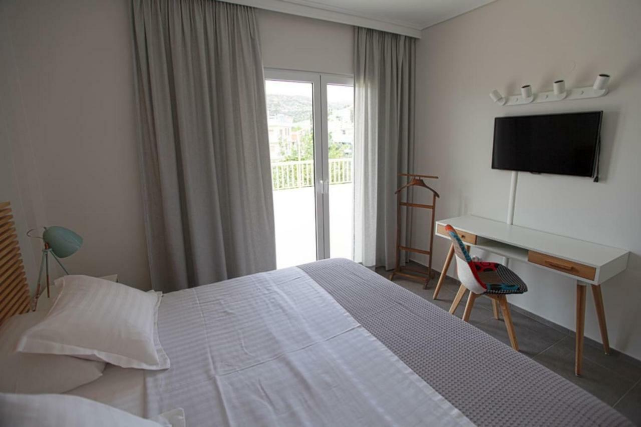 Seaside Renovated Top Floor Apartment Saronida エクステリア 写真