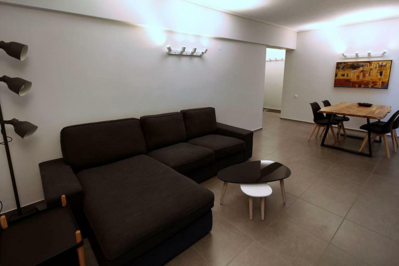 Seaside Renovated Top Floor Apartment Saronida エクステリア 写真
