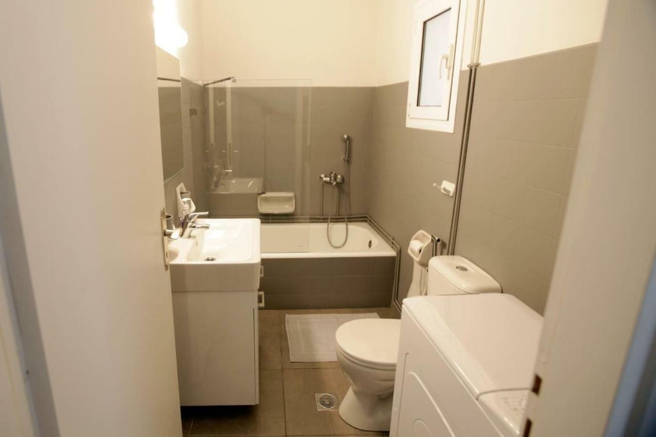 Seaside Renovated Top Floor Apartment Saronida エクステリア 写真