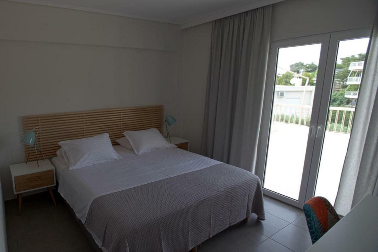 Seaside Renovated Top Floor Apartment Saronida エクステリア 写真